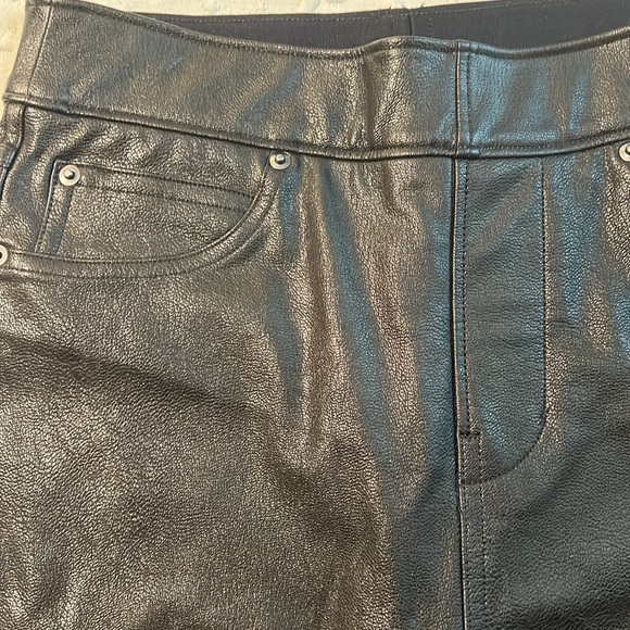 NWT Spanx Leather-Like Ankle Skinny Pant (slight imperfection on back seam) - Picture 7 of 9